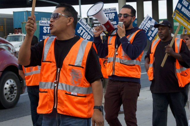 Picket line in front of Green Fleet Systems